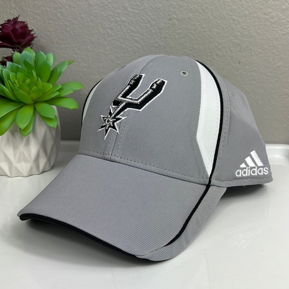 adidas Other - Adidas San Antonio Spurs NBA Fitmax 70 L XL Gray White